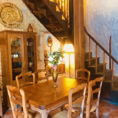 Rouge Semesterbostad Tocane-Saint-Apre