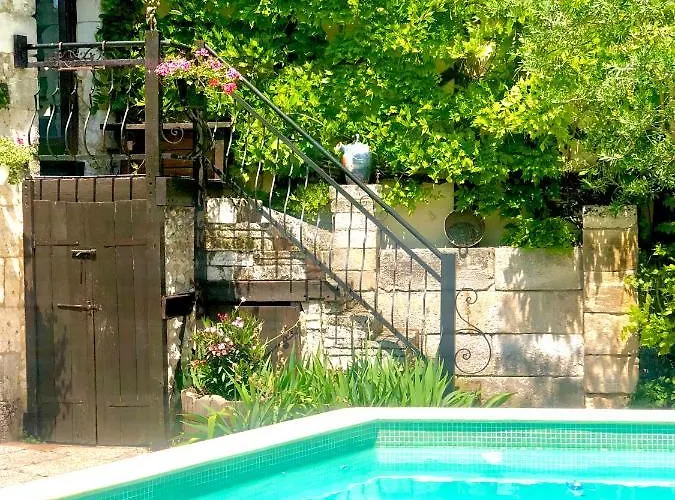 Rouge Tocane-Saint-Apre